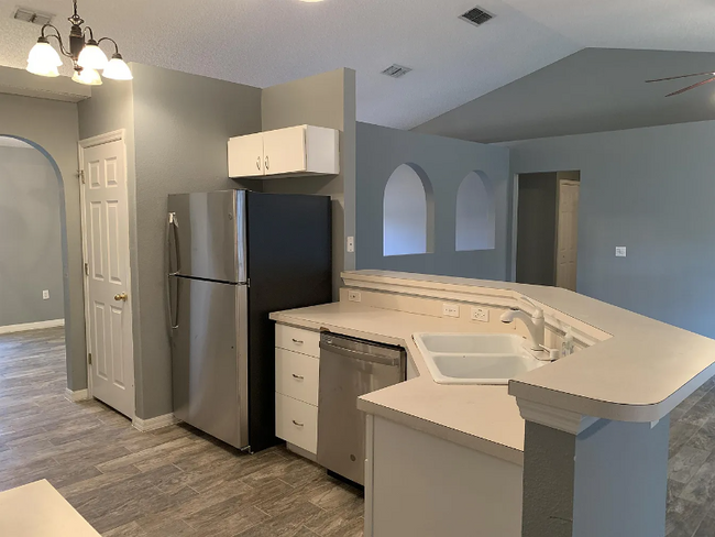 property at 5 Rainbush Pl