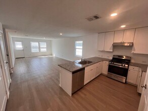 10646 Vinateros Dr in Converse, TX - Building Photo - Building Photo