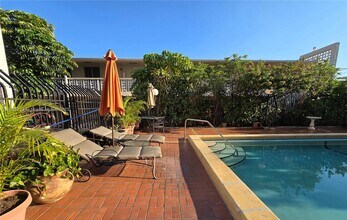 7440 Harding Ave in Miami Beach, FL - Building Photo - Building Photo