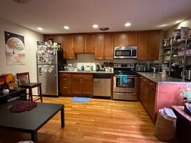 197 Kent St, Unit 15 in Brookline, MA - Building Photo