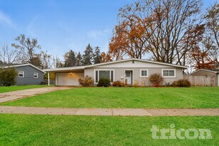 625 E MacArthur Dr in Palatine, IL - Building Photo