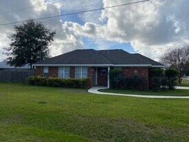 18740 Hammond St in Robertsdale, AL - Building Photo