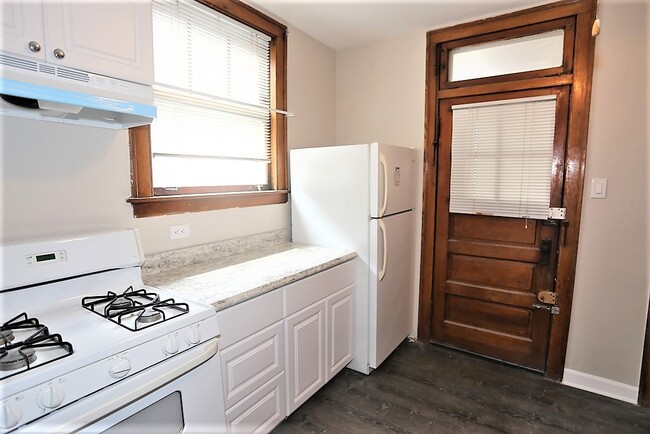 3844 N Bernard St, Unit 2B in Chicago, IL - Foto de edificio - Building Photo