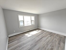 133 Pinecrest Dr in Dartmouth, NS - Building Photo