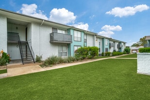 Las Ventanas in Duncanville, TX - Building Photo