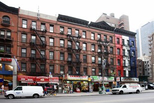 325 W 42nd St in New York, NY - Building Photo