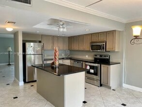 613 N University Dr in Plantation, FL - Building Photo - Building Photo