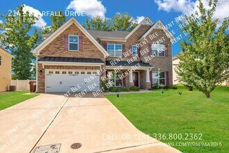 2141 Starfall Dr in High Point, NC - Building Photo - Building Photo