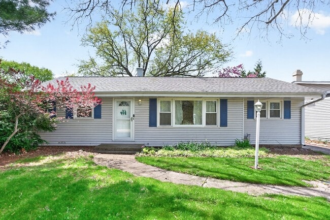 33356 N Sears Blvd in Grayslake, IL - Foto de edificio - Building Photo