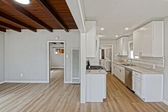 1534 Mathews Ave in Manhattan Beach, CA - Building Photo - Building Photo