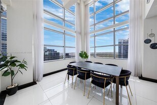1395 Brickell Ave in Miami, FL - Building Photo