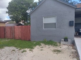 5573 NW 32nd Ave, Unit 2 in Miami, FL - Building Photo