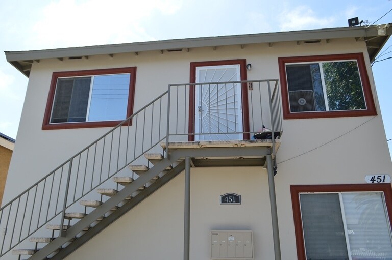 451 W 1st St in San Pedro, CA - Foto de edificio