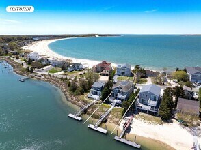 34 E Beach Dr in Southampton, NY - Building Photo - Building Photo