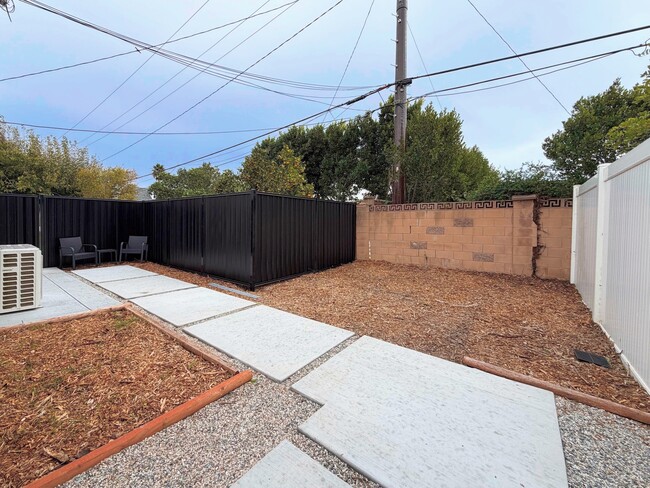 1518 Warwick Ave in Thousand Oaks, CA - Building Photo - Building Photo