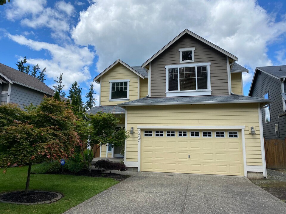 22424 SE 244th St in Maple Valley, WA - Foto de edificio
