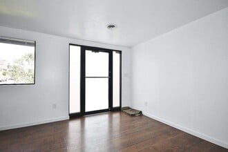 2102 West St in Munhall, PA - Building Photo - Building Photo