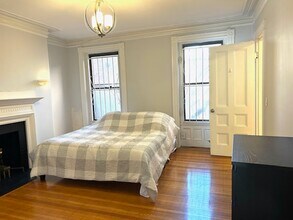 429 Marlborough St, Unit 3A in Boston, MA - Building Photo - Building Photo