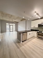 711 Cosmopolitan Dr NE in Atlanta, GA - Foto de edificio - Building Photo