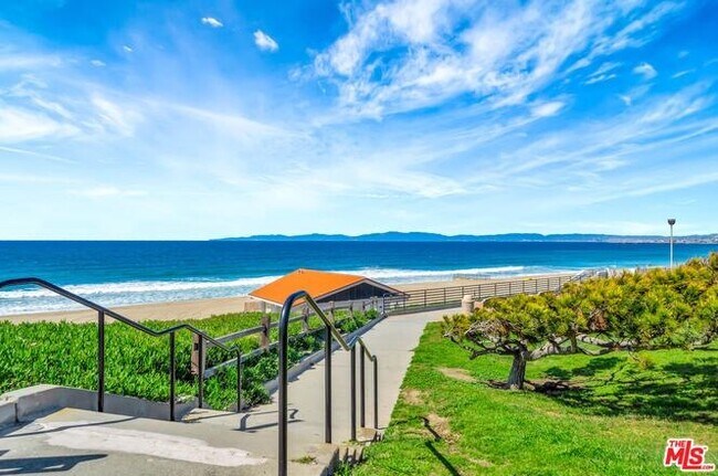 110 Paseo de la Concha in Redondo Beach, CA - Building Photo - Building Photo
