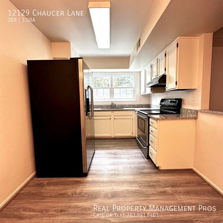 12129 Chaucer Ln in Woodbridge, VA - Building Photo