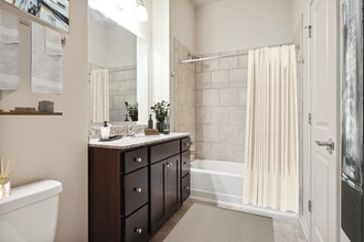 Luxe at Union Hill in Kansas City, MO - Foto de edificio - Building Photo