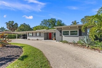 530 S Manor Dr in Stuart, FL - Building Photo - Building Photo