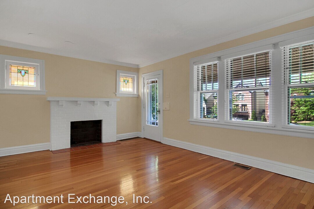 7230 Forsyth Blvd in St. Louis, MO - Building Photo
