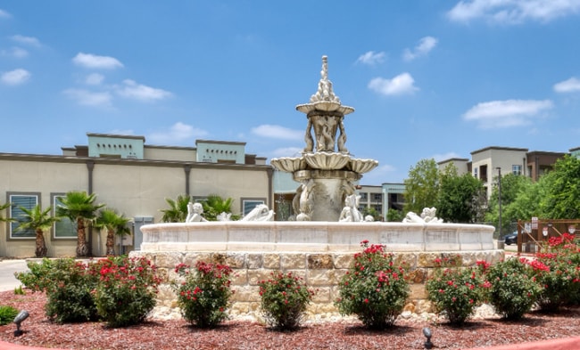 6007 Grissom Rd in San Antonio, TX - Foto de edificio - Building Photo