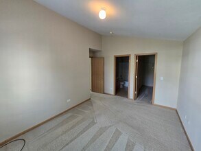 1531 Silverstone Dr in Carpentersville, IL - Building Photo - Building Photo