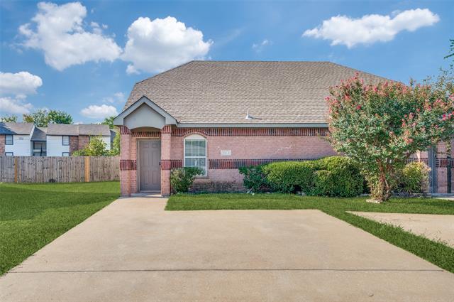 325 Queens Ct S in Mansfield, TX - Building Photo