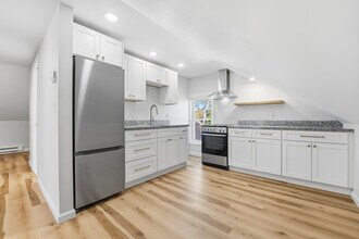 22 Vernon St, Unit Apt#3 in Warren, RI - Building Photo - Building Photo