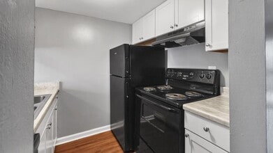 Amelia West Townhomes in Valdosta, GA - Building Photo - Building Photo