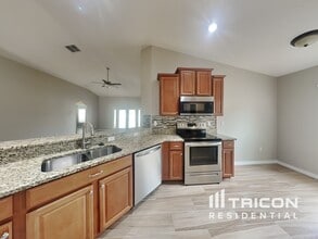12522 Cricklewood Dr in Spring Hill, FL - Building Photo - Building Photo
