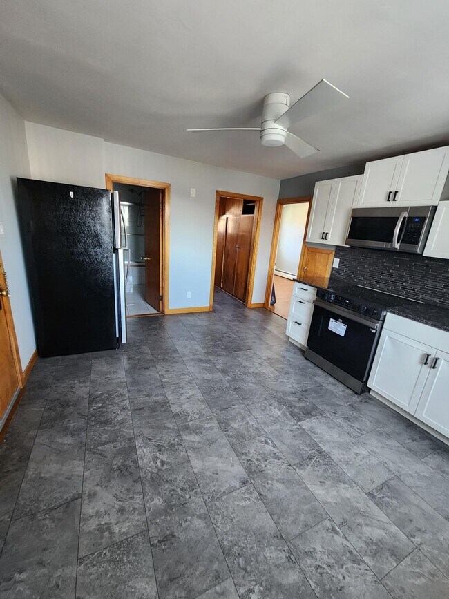 76 Fairmont Ave, Unit 2 in Worcester, MA - Foto de edificio - Building Photo