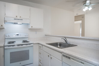 Santos Plaza Apartments in Concord, CA - Building Photo - Interior Photo