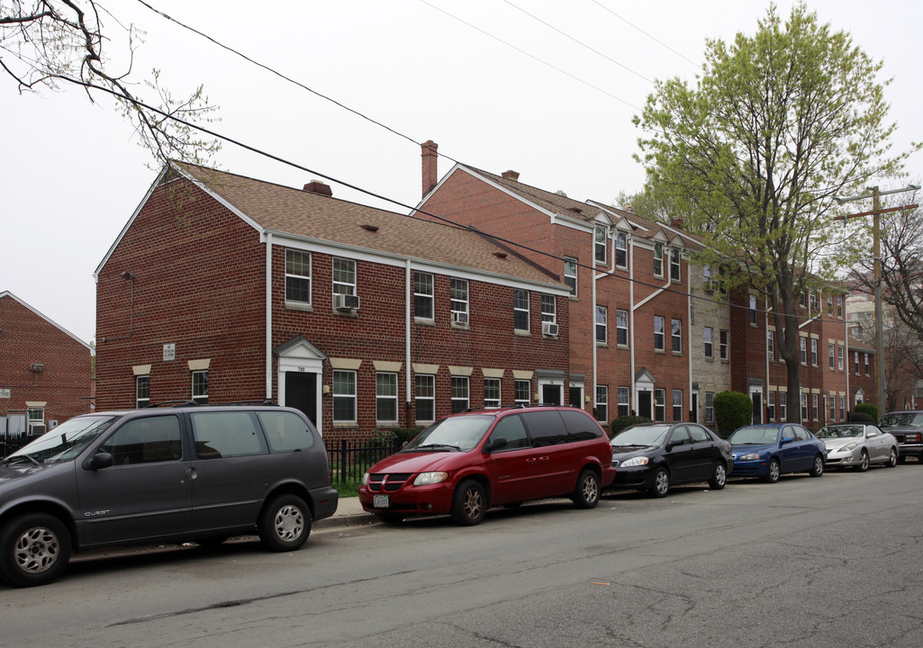 750 N Fayette St in Alexandria, VA - Building Photo