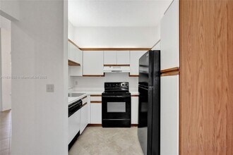 10690 NW 14th St in Plantation, FL - Building Photo - Building Photo