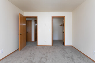 Surrey Ridge Apartments in Janesville, WI - Foto de edificio - Interior Photo