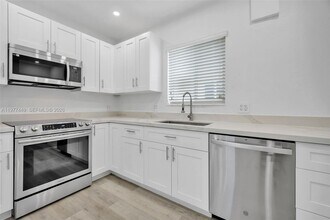 1401 NE 152nd St in North Miami Beach, FL - Building Photo - Building Photo