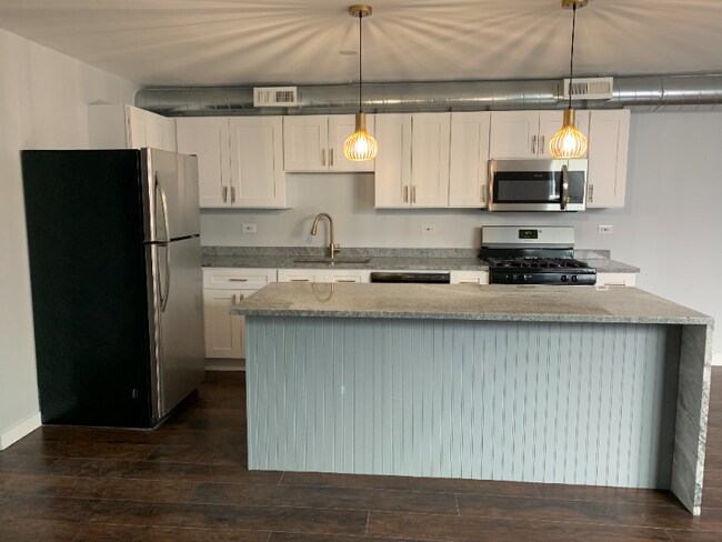 2945 W Peterson Ave in Chicago, IL - Foto de edificio - Building Photo