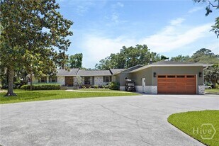 1112 Walthour Rd in Savannah, GA - Building Photo