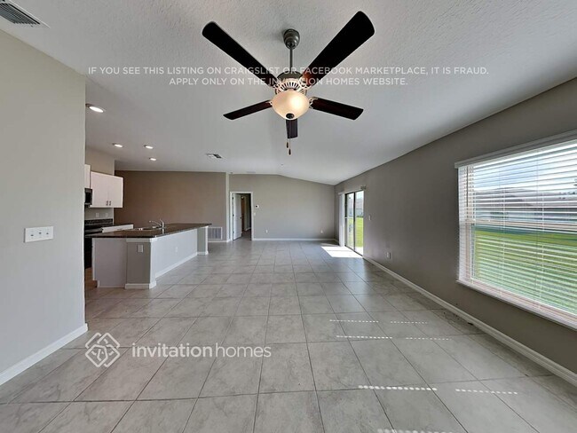 1573 Blue Rose Dr in Ruskin, FL - Building Photo - Building Photo