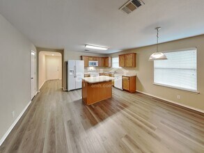 318 Starling Creek in New Braunfels, TX - Building Photo - Building Photo