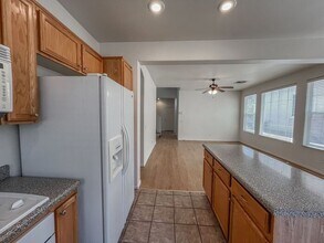 10338 Blue Claws Ln in Las Vegas, NV - Foto de edificio - Building Photo