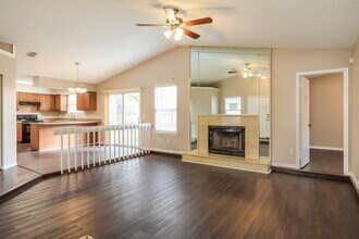 1863 Sherwood Dr in Middleburg, FL - Foto de edificio - Building Photo