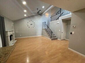 9311 Aizenberg Cir in Elk Grove, CA - Building Photo - Building Photo