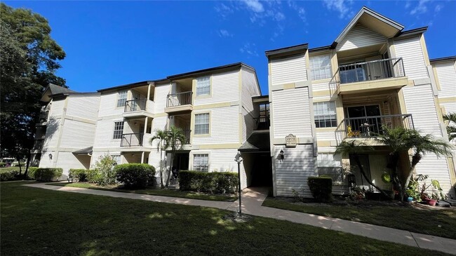 1972 Lake Atriums Cir