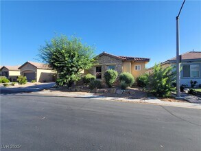 9338 Wilderness Glen Ave in Las Vegas, NV - Building Photo - Building Photo