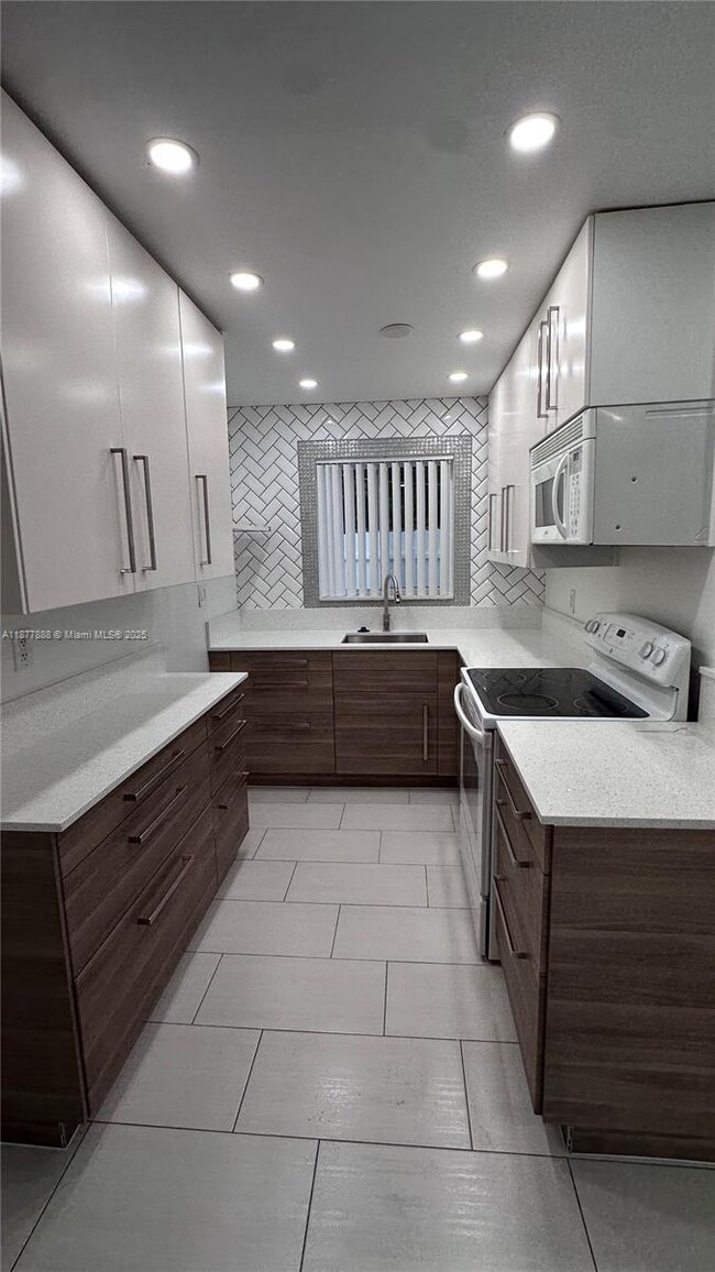 property at 2415 Thomas St